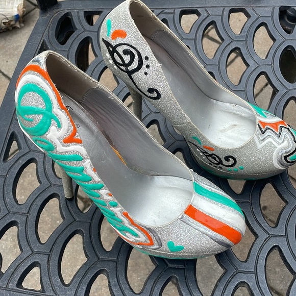 Customer Made Football Team High-heeled Pumps, Size 7 1/2 - Picture 3 of 12